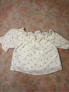 Size US 2 Meadows off- or on-shoulder top